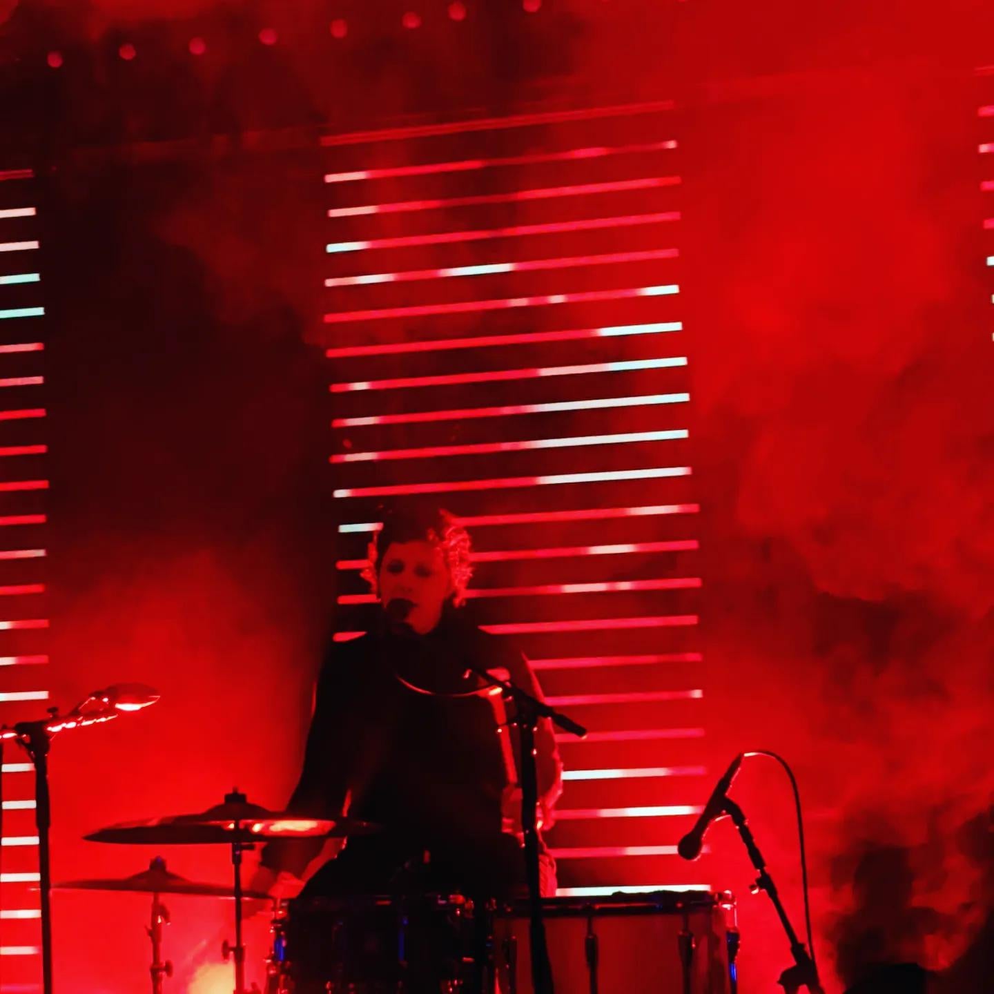 Low_at_Saturn,_Birmingham,_Alabama,_2022-03-25,_Mimi_Red